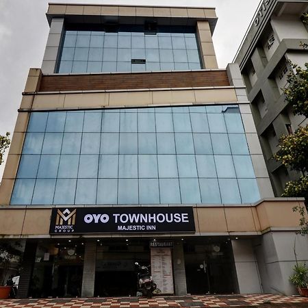Oyo Townhouse 595 Majestic Inn Kochi 外观 照片