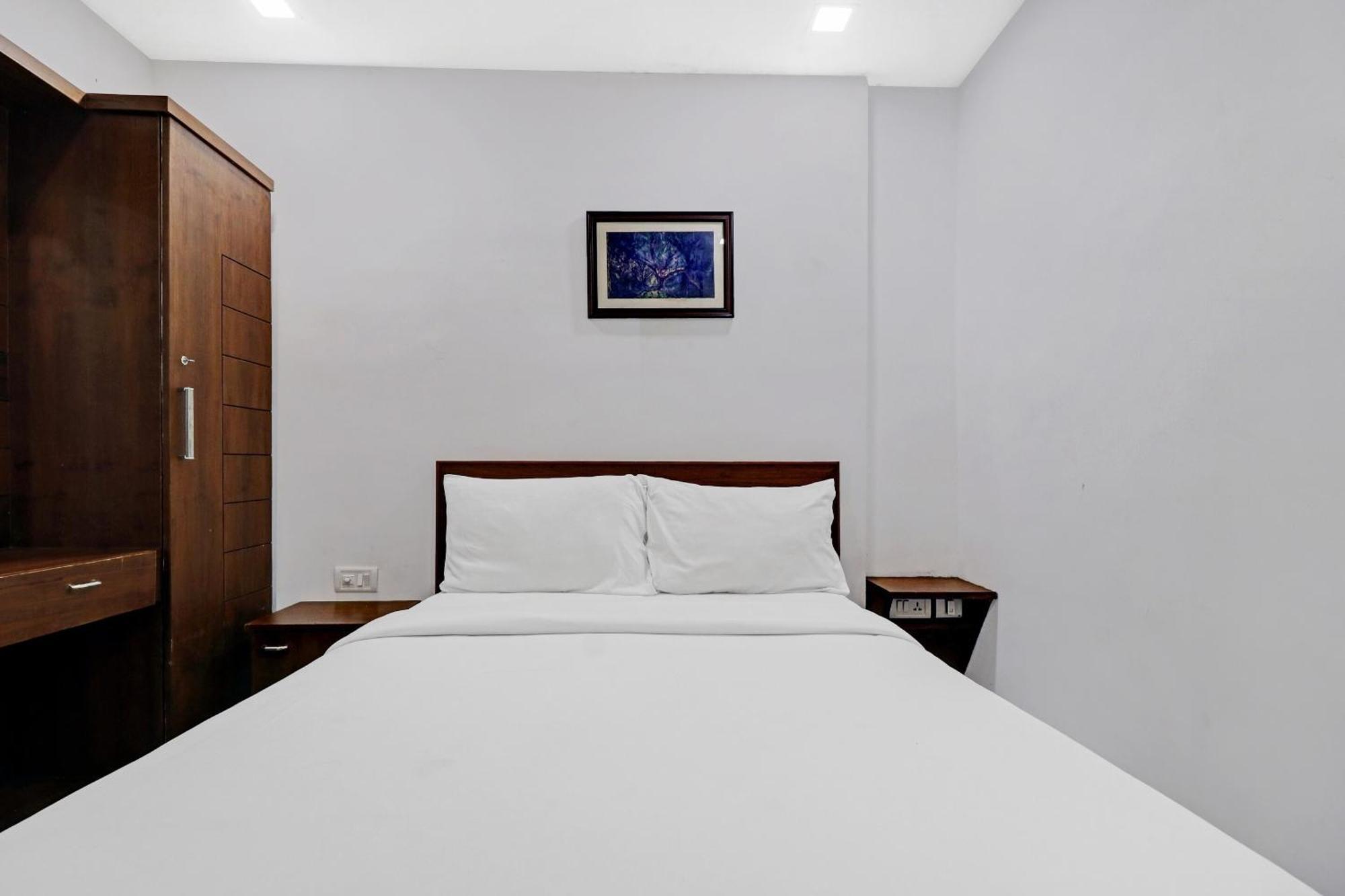 Oyo Townhouse 595 Majestic Inn Kochi 外观 照片