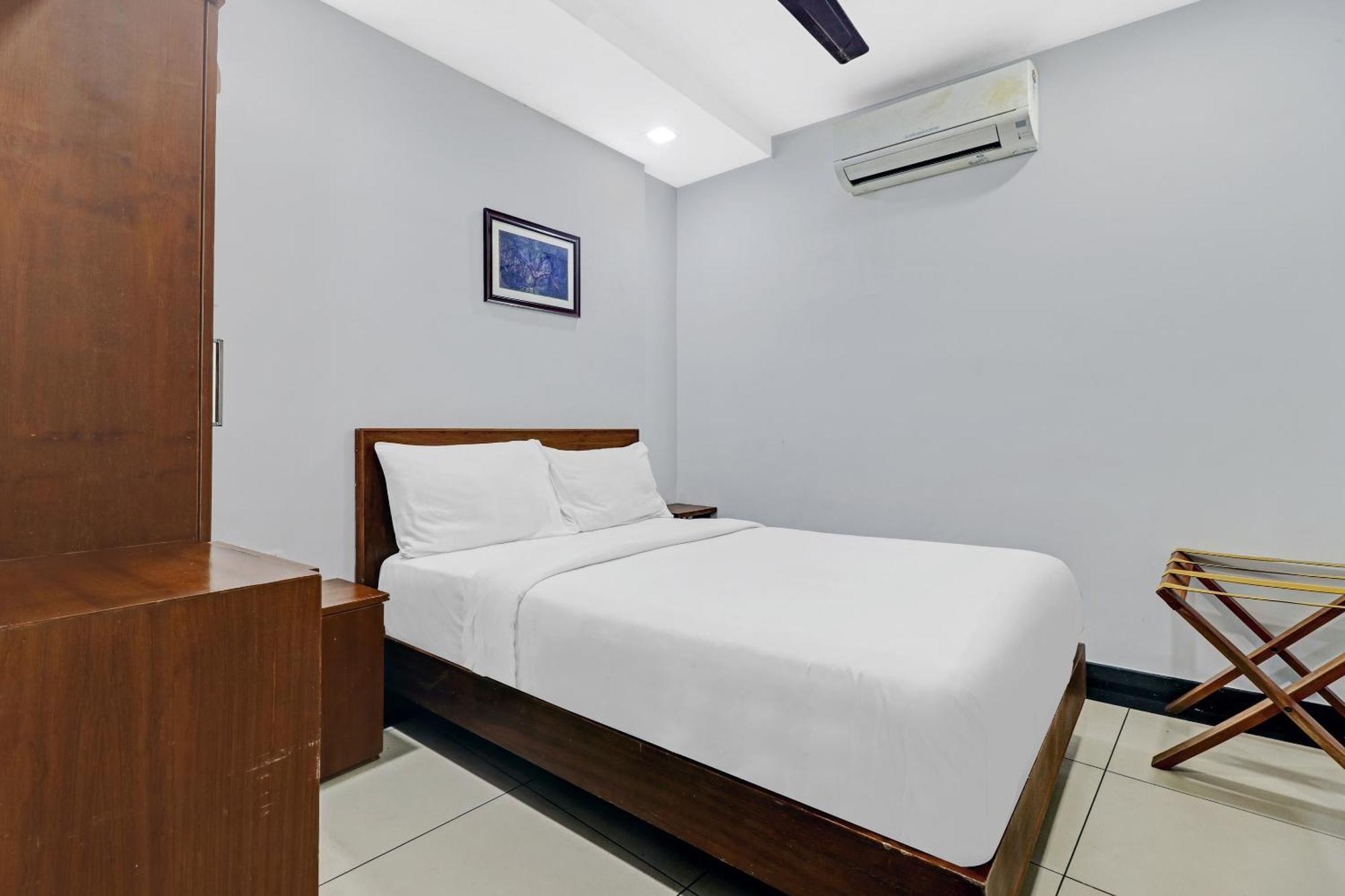 Oyo Townhouse 595 Majestic Inn Kochi 外观 照片