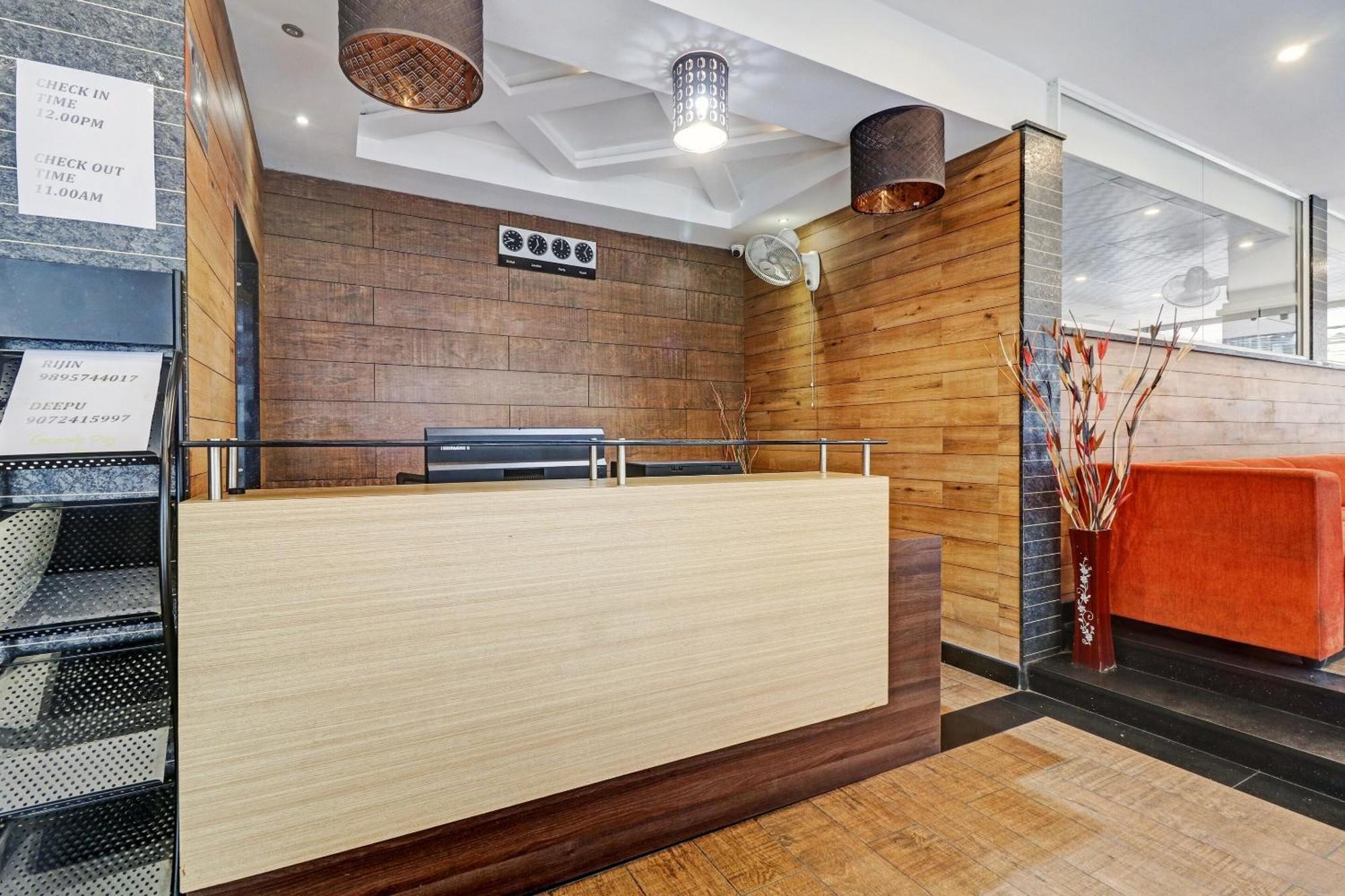 Oyo Townhouse 595 Majestic Inn Kochi 外观 照片